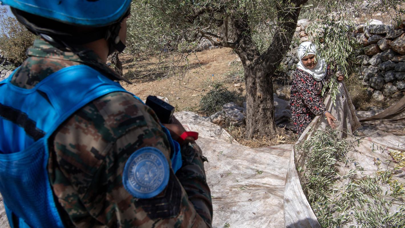 UNIFIL and LAF secure olive harvests near Blue Line