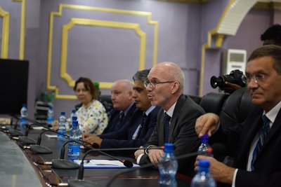The UN Secretary-General’s Special Representative for Somalia, James Swan, speaks during a meeting with the Jubbaland President, Ahmed Mohamed Islam (Madobe) and member of his cabinet. This was during Mr. Swan's inaugural visit to Jubbaland, on 15 July 20 The UN Secretary-General’s Special Representative for Somalia, James Swan, speaks during a meeting with the Jubbaland President, Ahmed Mohamed Islam (Madobe) and member of his cabinet. This was during Mr. Swan's inaugural visit to Jubbaland, on 15 July 20
