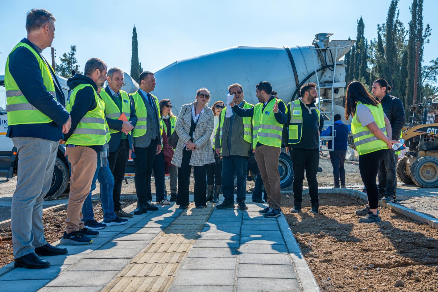 Members and co-chairs of the Technical Committee on Crossings